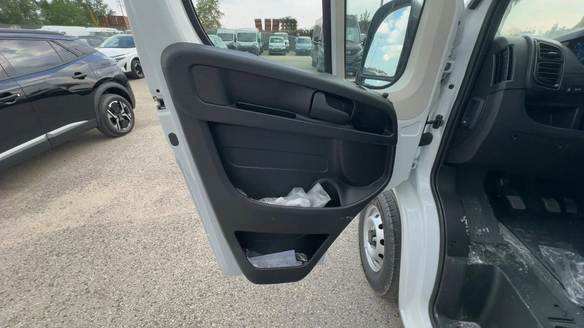 Peugeot Boxer Furgone 33 L2H2 2.2 diesel 140cv S&S (9)