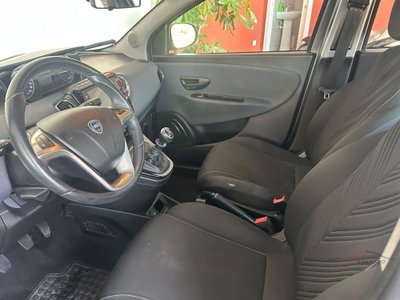 Lancia Ypsilon 1.0 FireFly 5 porte S&S Hybrid Alberta Ferretti (11)