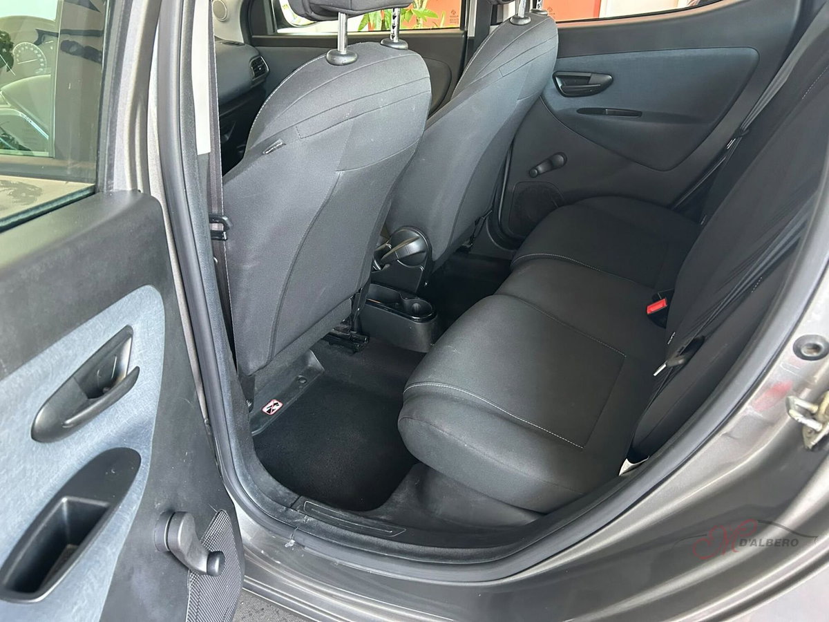 Lancia Ypsilon 1.0 FireFly 5 porte S&S Hybrid Alberta Ferretti (12)