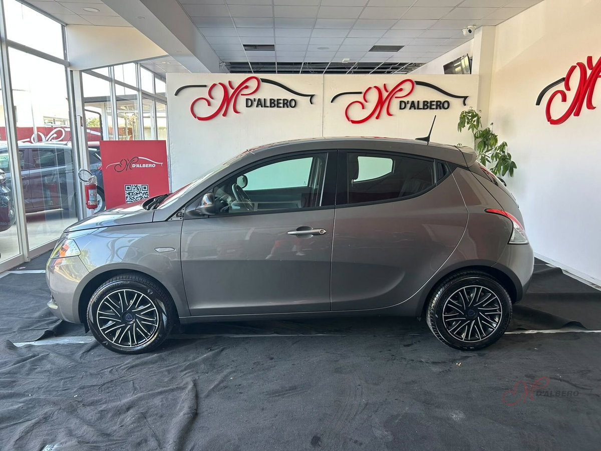 Lancia Ypsilon 1.0 FireFly 5 porte S&S Hybrid Alberta Ferretti (4)