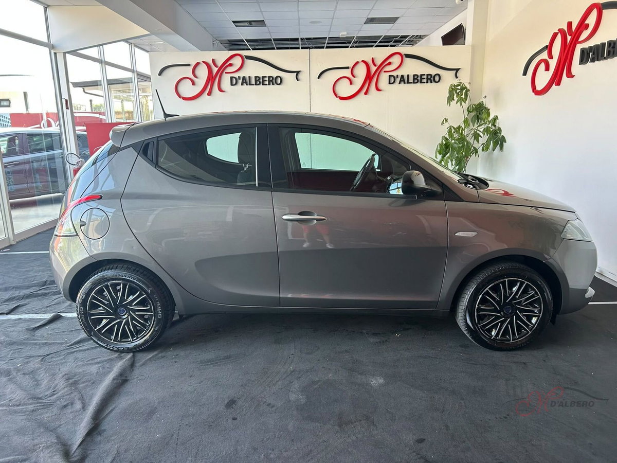 Lancia Ypsilon 1.0 FireFly 5 porte S&S Hybrid Alberta Ferretti (5)