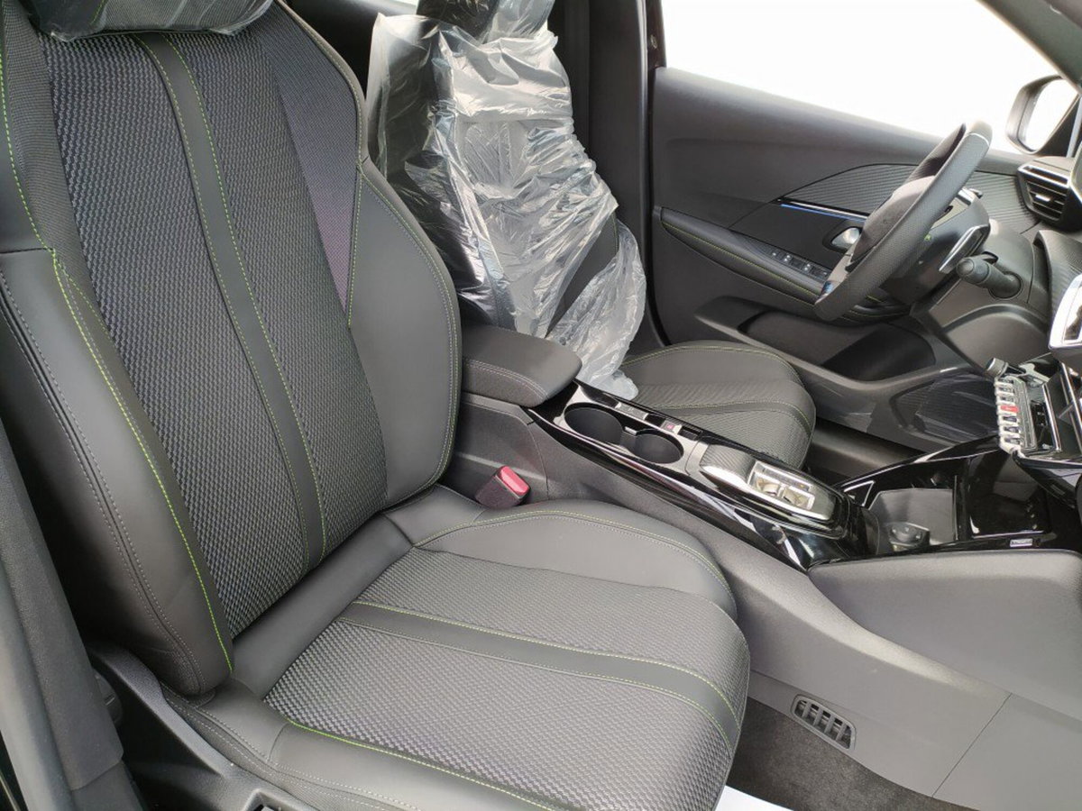 Peugeot 208 motore elettrico 136 CV 5 porte GT (14)