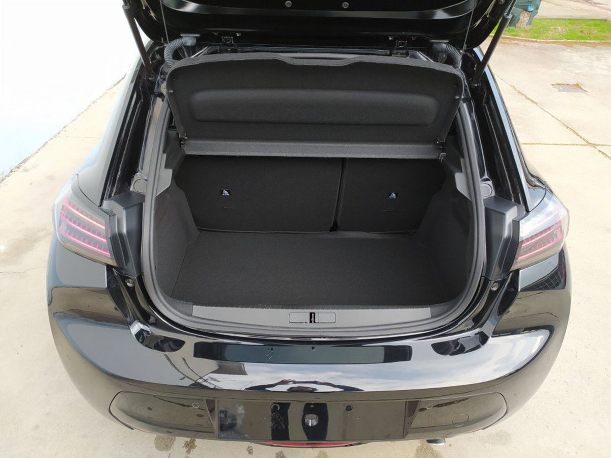 Peugeot 208 motore elettrico 136 CV 5 porte GT (16)