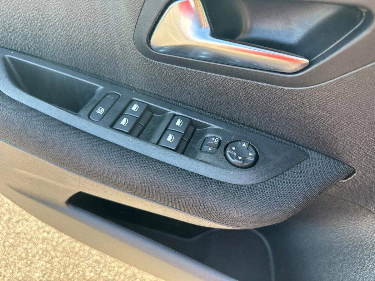Peugeot 208 PureTech 75 Stop&Start 5 porte Active (17)