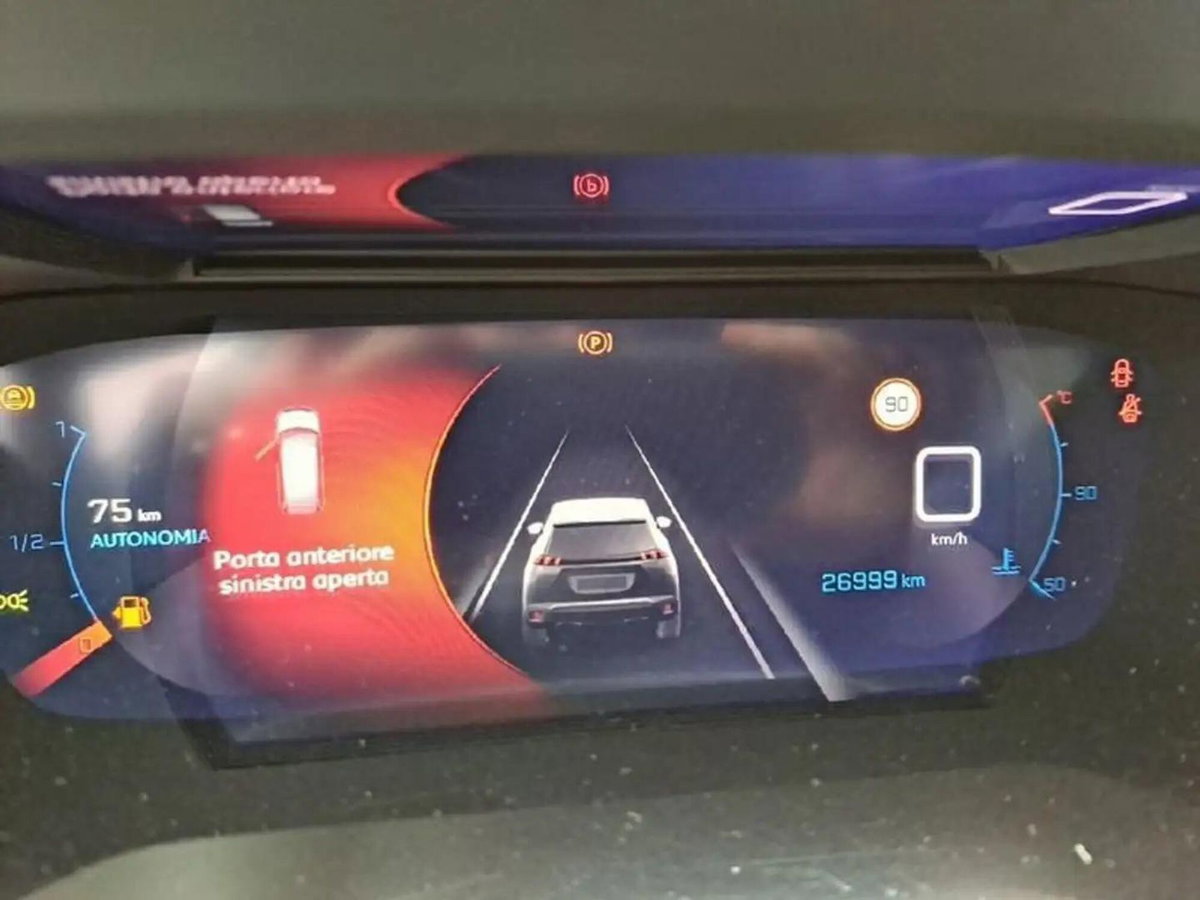Peugeot 2008 PureTech 100 S&S Allure Pack (12)