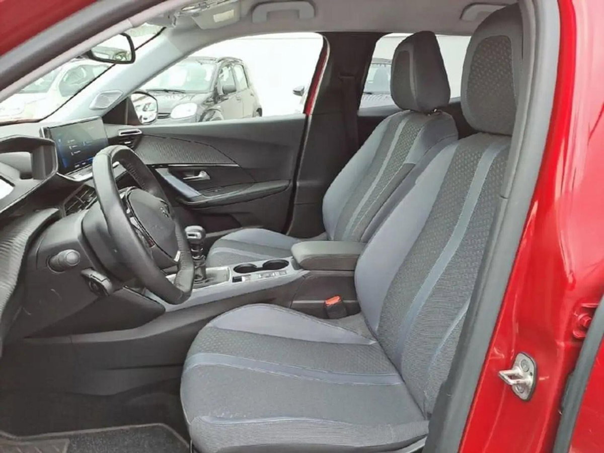 Peugeot 2008 PureTech 100 S&S Allure Pack (13)