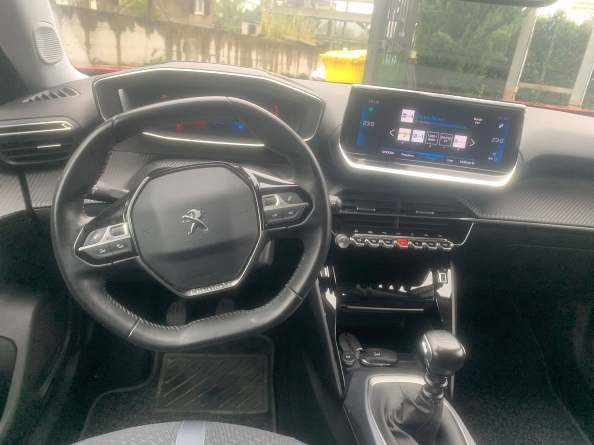 Peugeot 2008 PureTech 100 S&S Allure Pack (16)