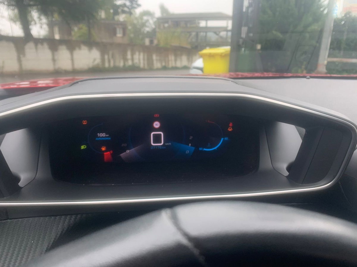 Peugeot 2008 PureTech 100 S&S Allure Pack (17)