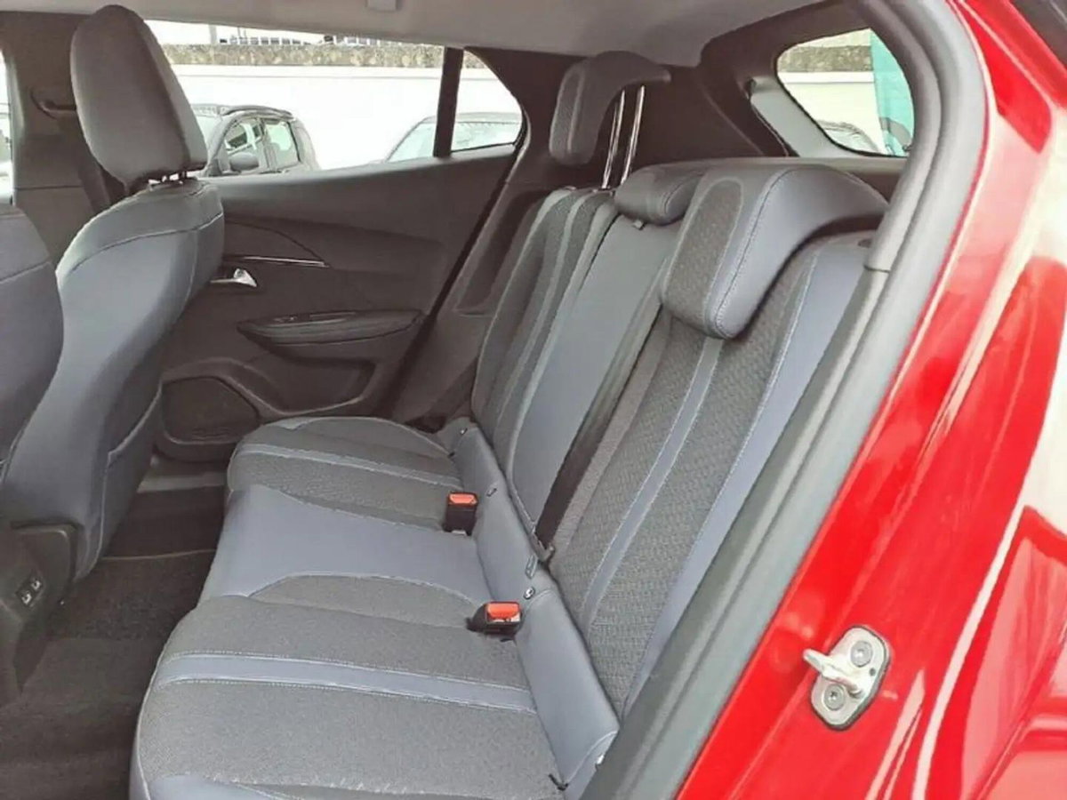 Peugeot 2008 PureTech 100 S&S Allure Pack (8)