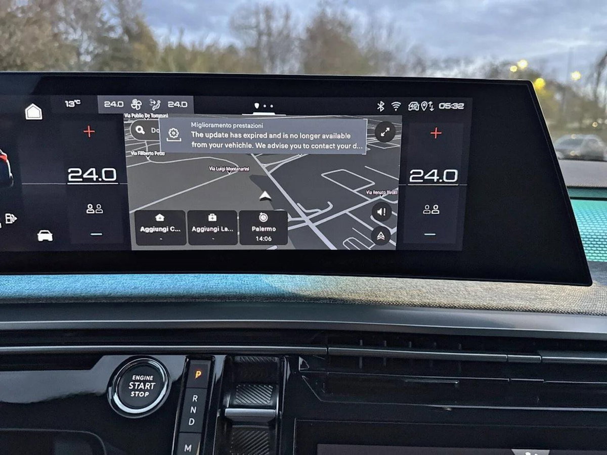 Peugeot 5008 1.2 hybrid 48V GT 136cv e-dcs 6 (14)
