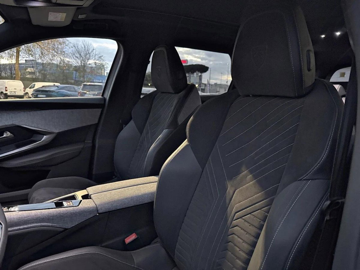 Peugeot 5008 1.2 hybrid 48V GT 136cv e-dcs 6 (16)