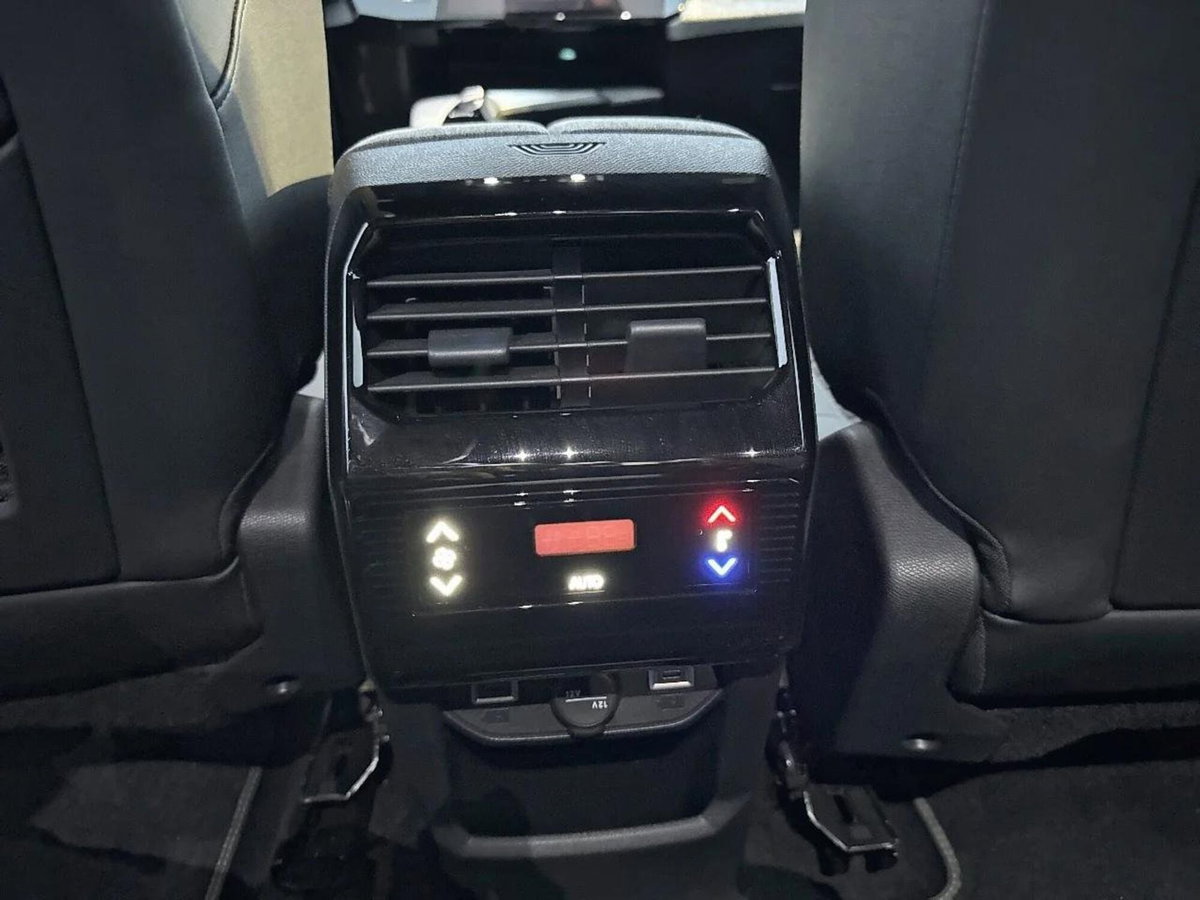 Peugeot 5008 1.2 hybrid 48V GT 136cv e-dcs 6 (8)