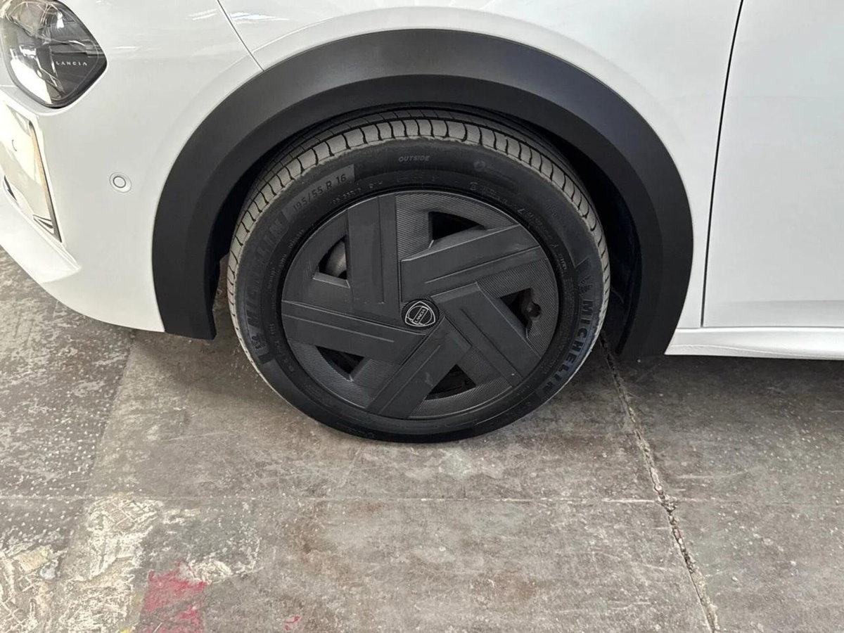 Lancia Ypsilon 1.2 mhev LX 110cv e-dct (16)