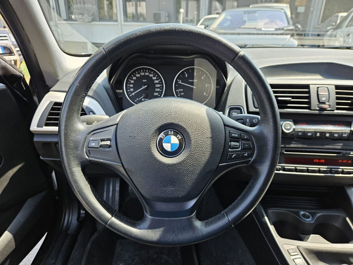 BMW Serie 1 3p. 118d xDrive 3p. Urban (14)
