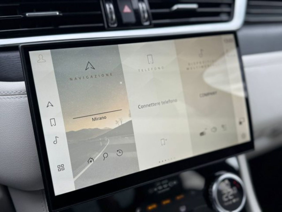 Jaguar F-Pace 2.0 PHEV 404 CV AWD aut. R-Dynamic SE (14)