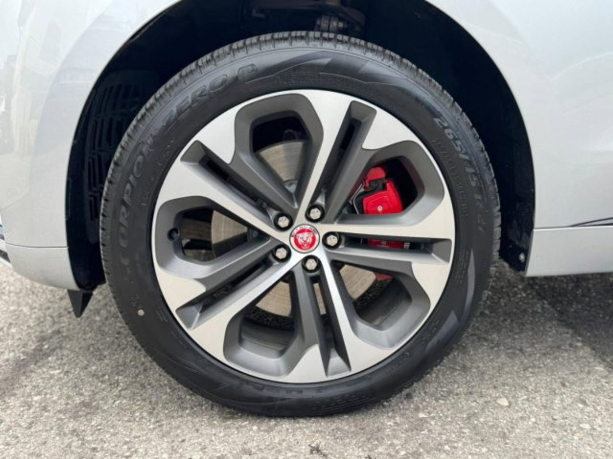 Jaguar F-Pace 2.0 PHEV 404 CV AWD aut. R-Dynamic SE (6)