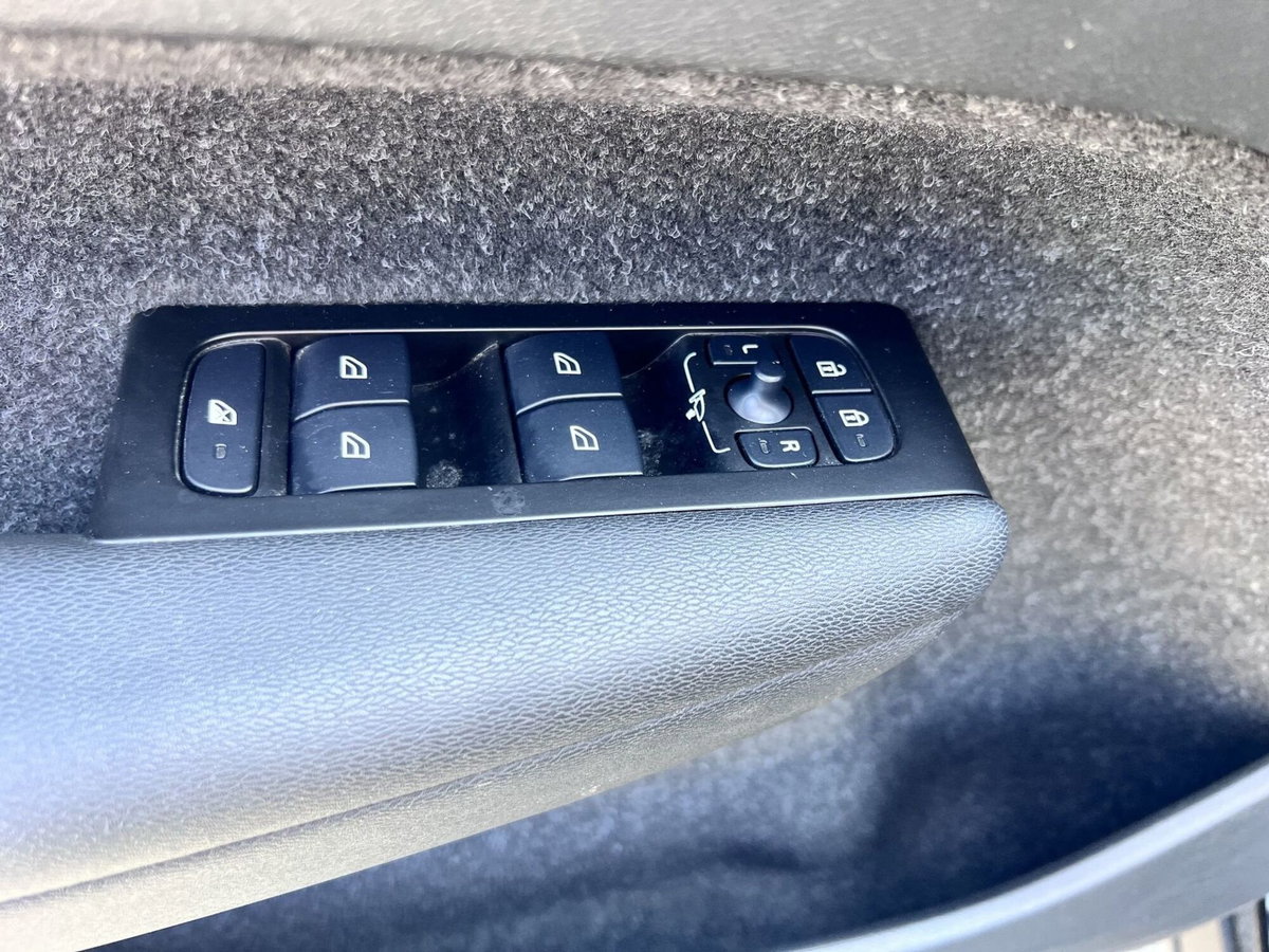 Volvo XC40 T3 Geartronic Momentum Pro (12)