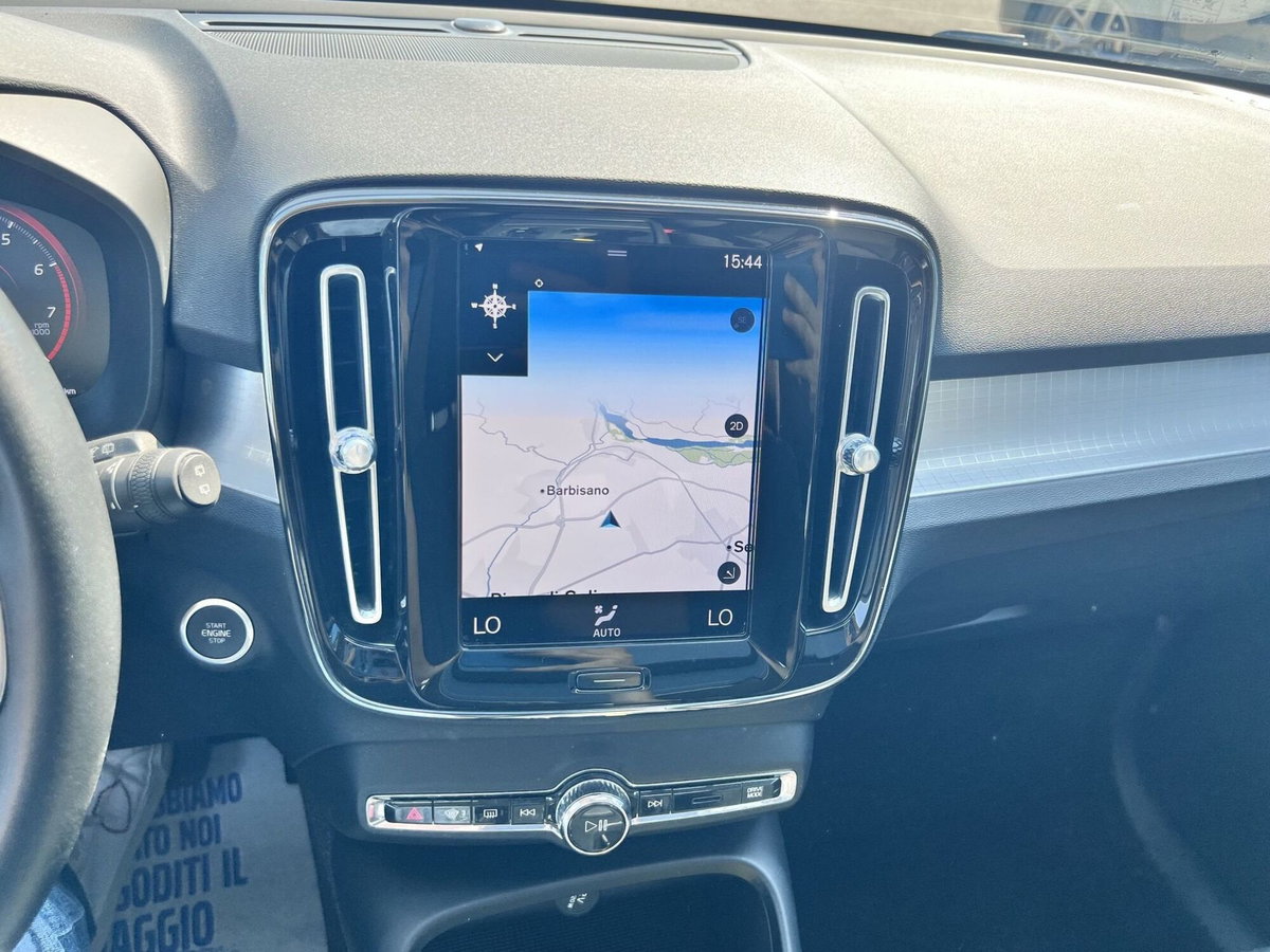 Volvo XC40 T3 Geartronic Momentum Pro (14)