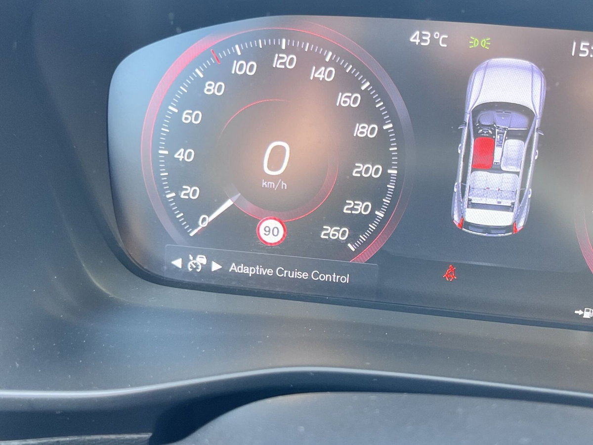 Volvo XC40 T3 Geartronic Momentum Pro (16)
