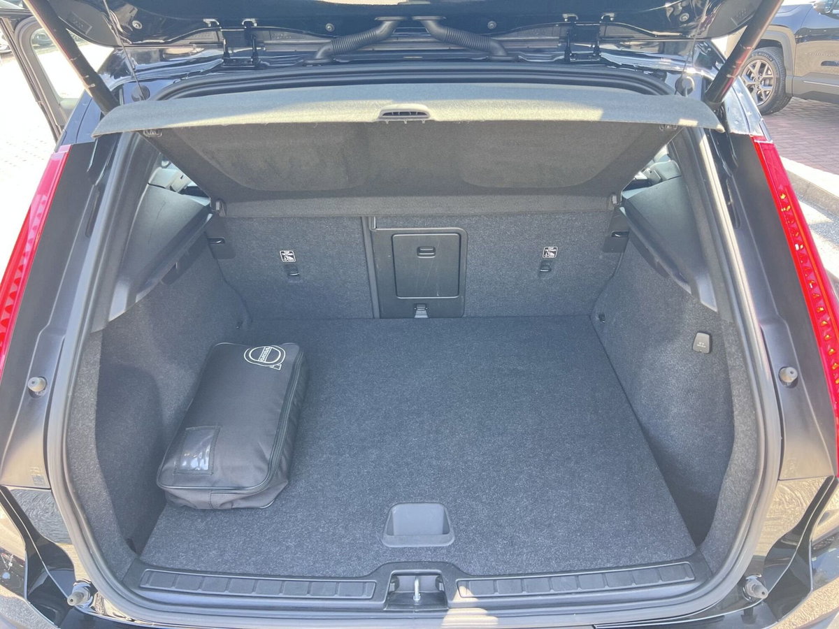 Volvo XC40 T3 Geartronic Momentum Pro (9)