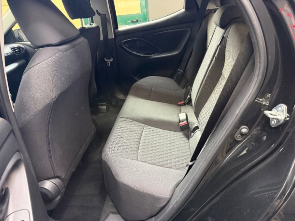 Toyota Yaris 1.0 5 porte Trend (8)