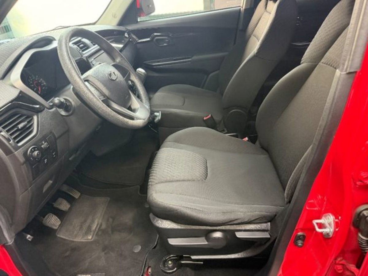 Mahindra KUV100 1.2 K8 (10)