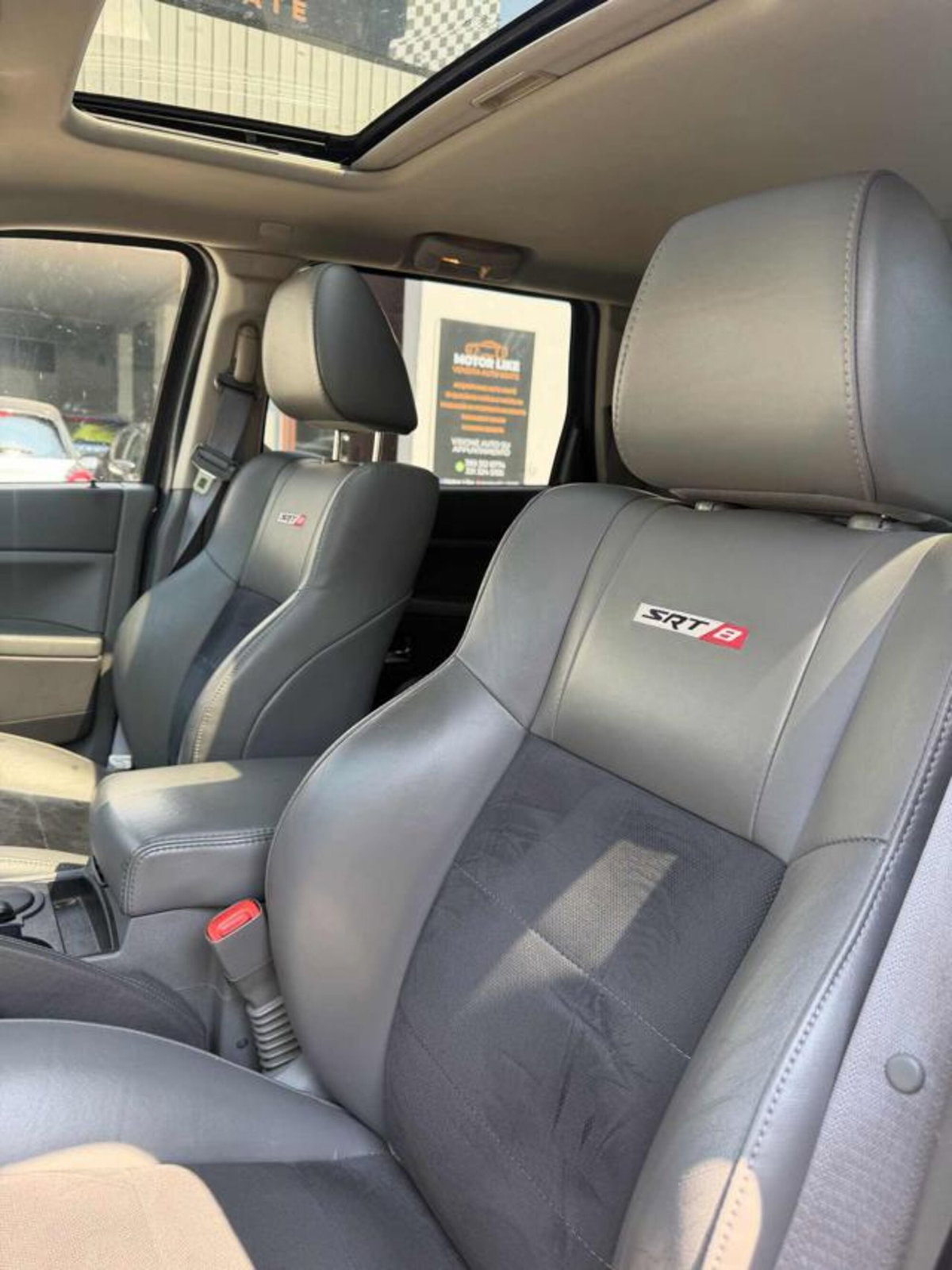 Jeep Grand Cherokee 6.1 V8 HEMI SRT-8 (10)