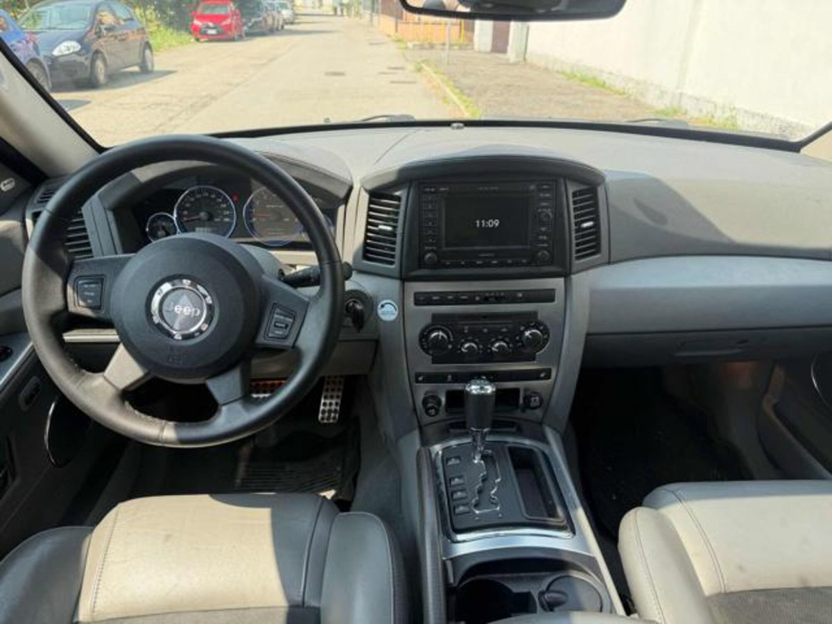 Jeep Grand Cherokee 6.1 V8 HEMI SRT-8 (12)