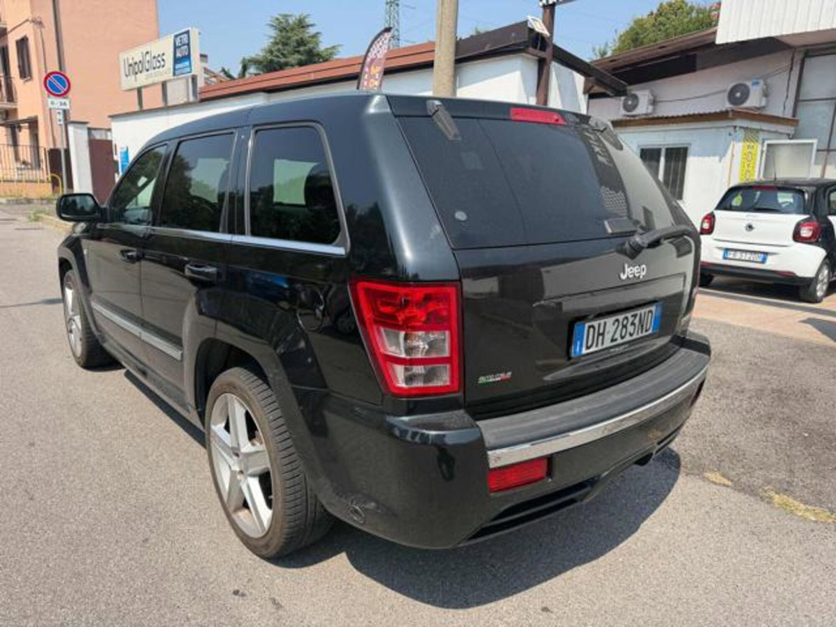 Jeep Grand Cherokee 6.1 V8 HEMI SRT-8 (2)