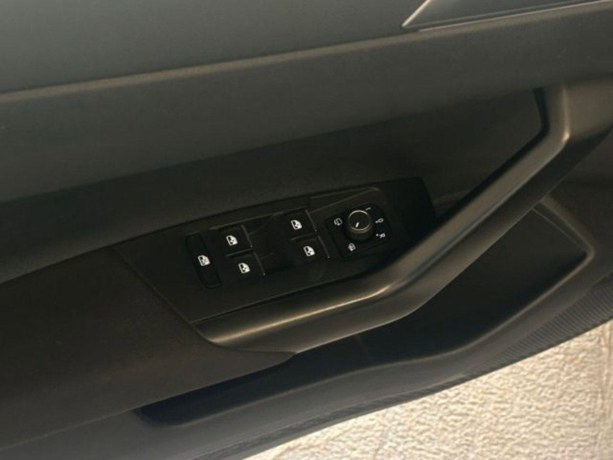 Volkswagen Polo 1.0 TSI 110 CV DSG Style (8)