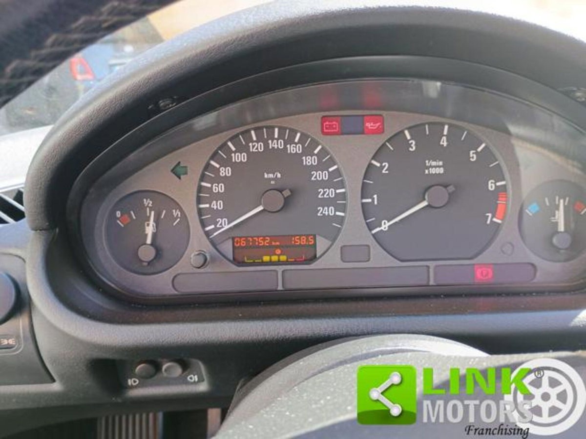BMW Z3 Cabrio 1.9 16V cat Roadster (17)