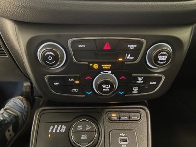 Jeep Compass 1.3 T4 190CV PHEV AT6 4xe Limited (19)