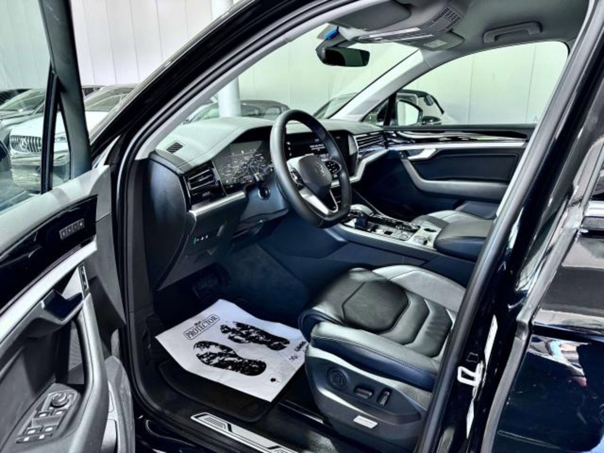 Volkswagen Touareg 3.0 V6 tdi scr R-Line Final Edition 231cv auto (10)