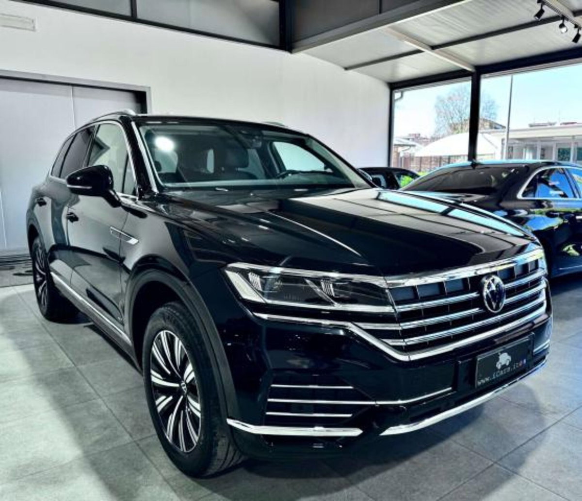 Volkswagen Touareg 3.0 V6 tdi scr R-Line Final Edition 231cv auto (5)