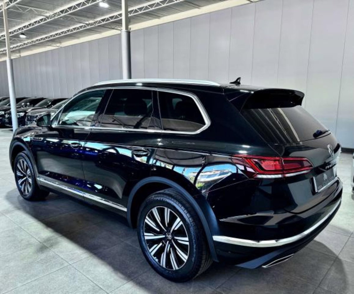 Volkswagen Touareg 3.0 V6 tdi scr R-Line Final Edition 231cv auto (9)