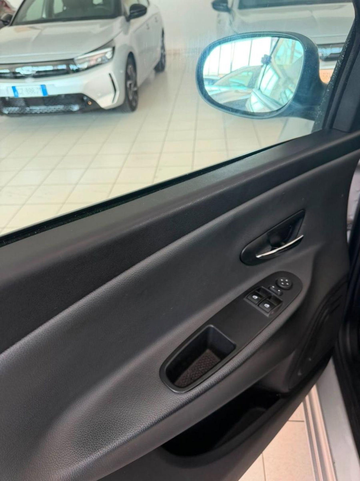 Lancia Ypsilon 0.9 TwinAir 85 CV 5 porte S&S Silver (12)