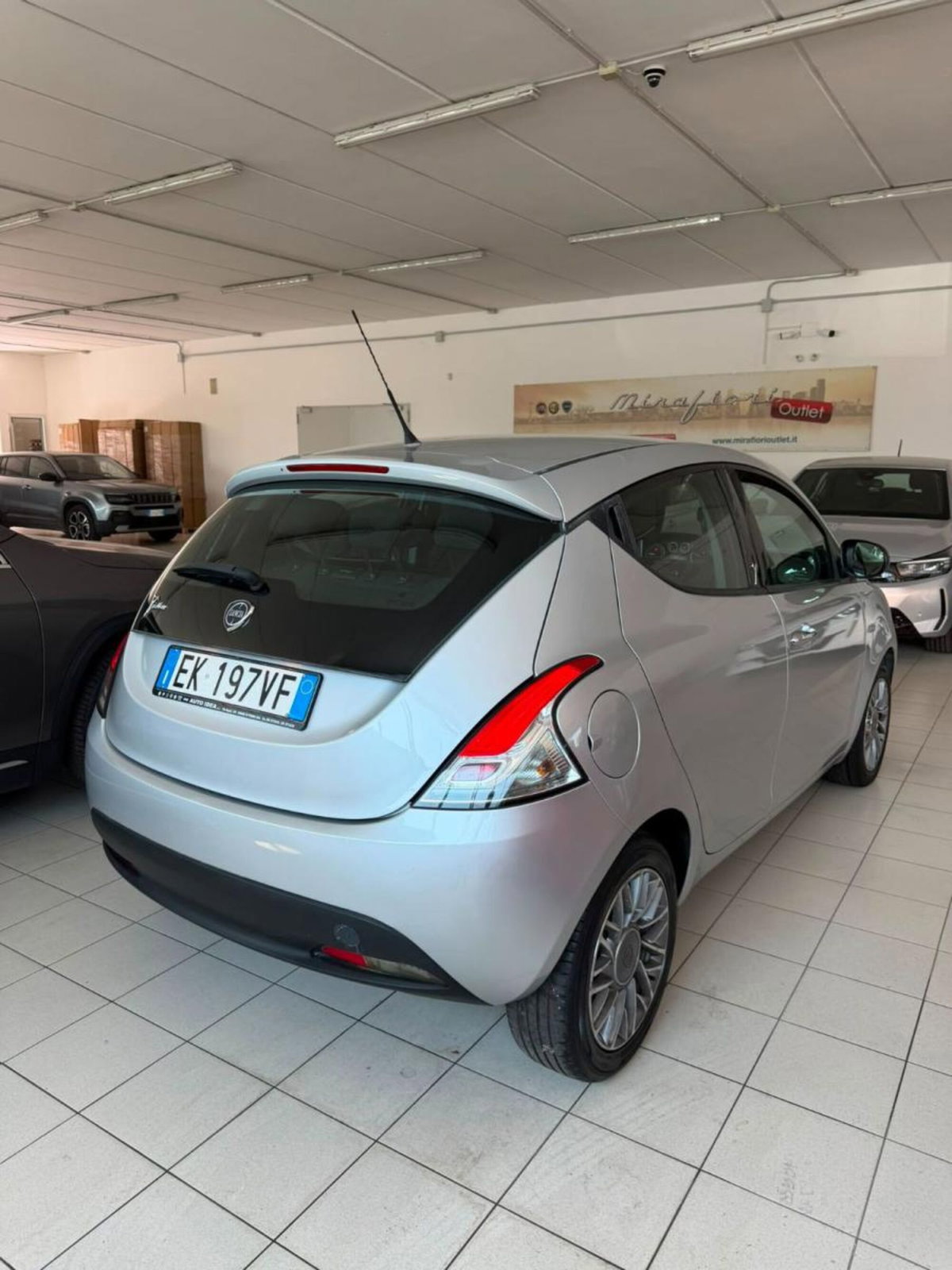 Lancia Ypsilon 0.9 TwinAir 85 CV 5 porte S&S Silver (3)