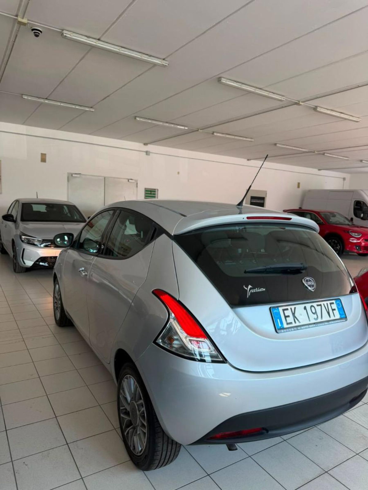Lancia Ypsilon 0.9 TwinAir 85 CV 5 porte S&S Silver (4)