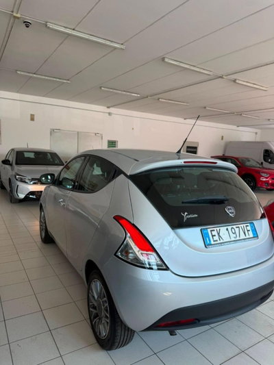 Lancia Ypsilon 0.9 TwinAir 85 CV 5 porte S&S Silver (4)