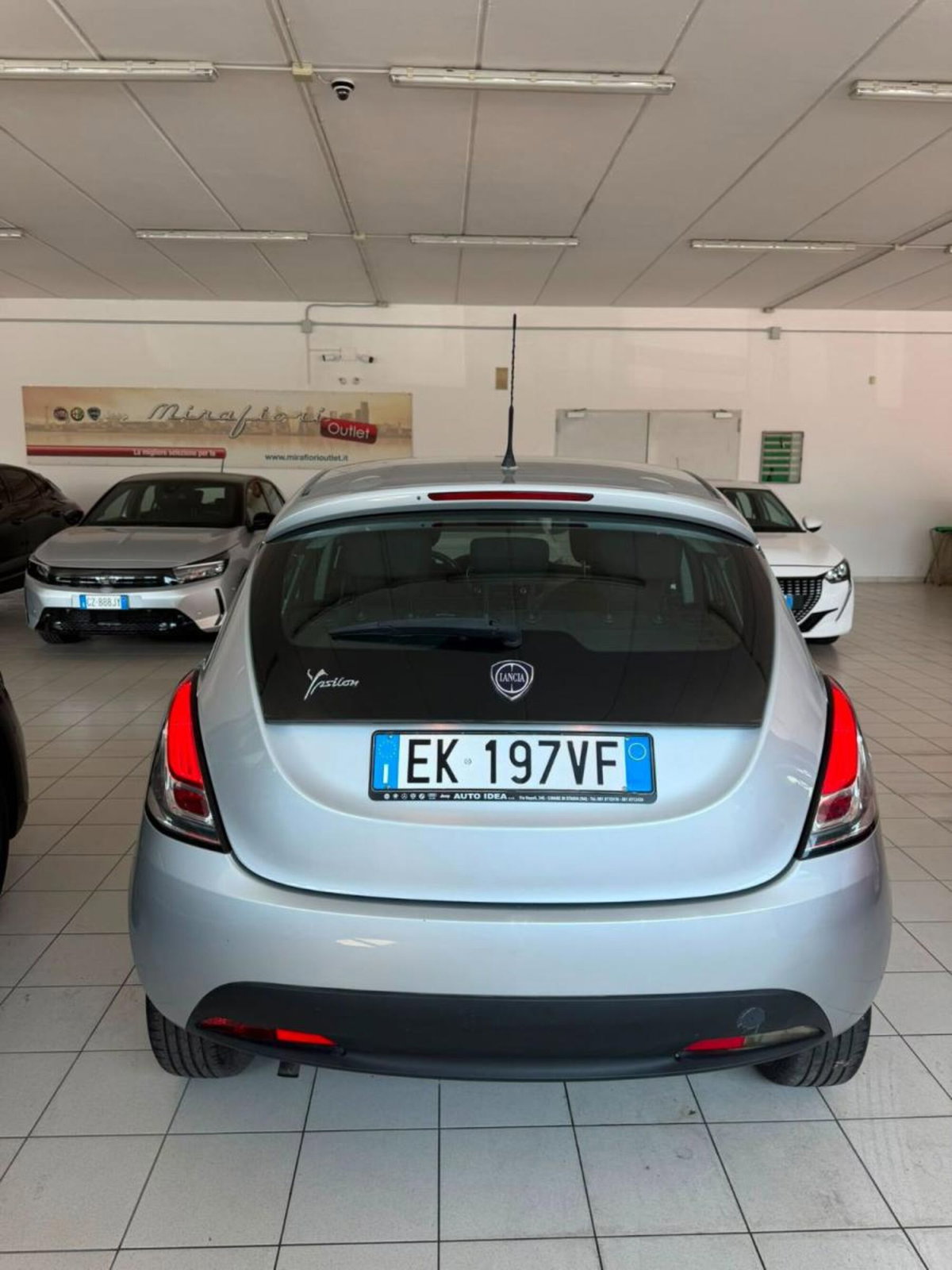 Lancia Ypsilon 0.9 TwinAir 85 CV 5 porte S&S Silver (5)