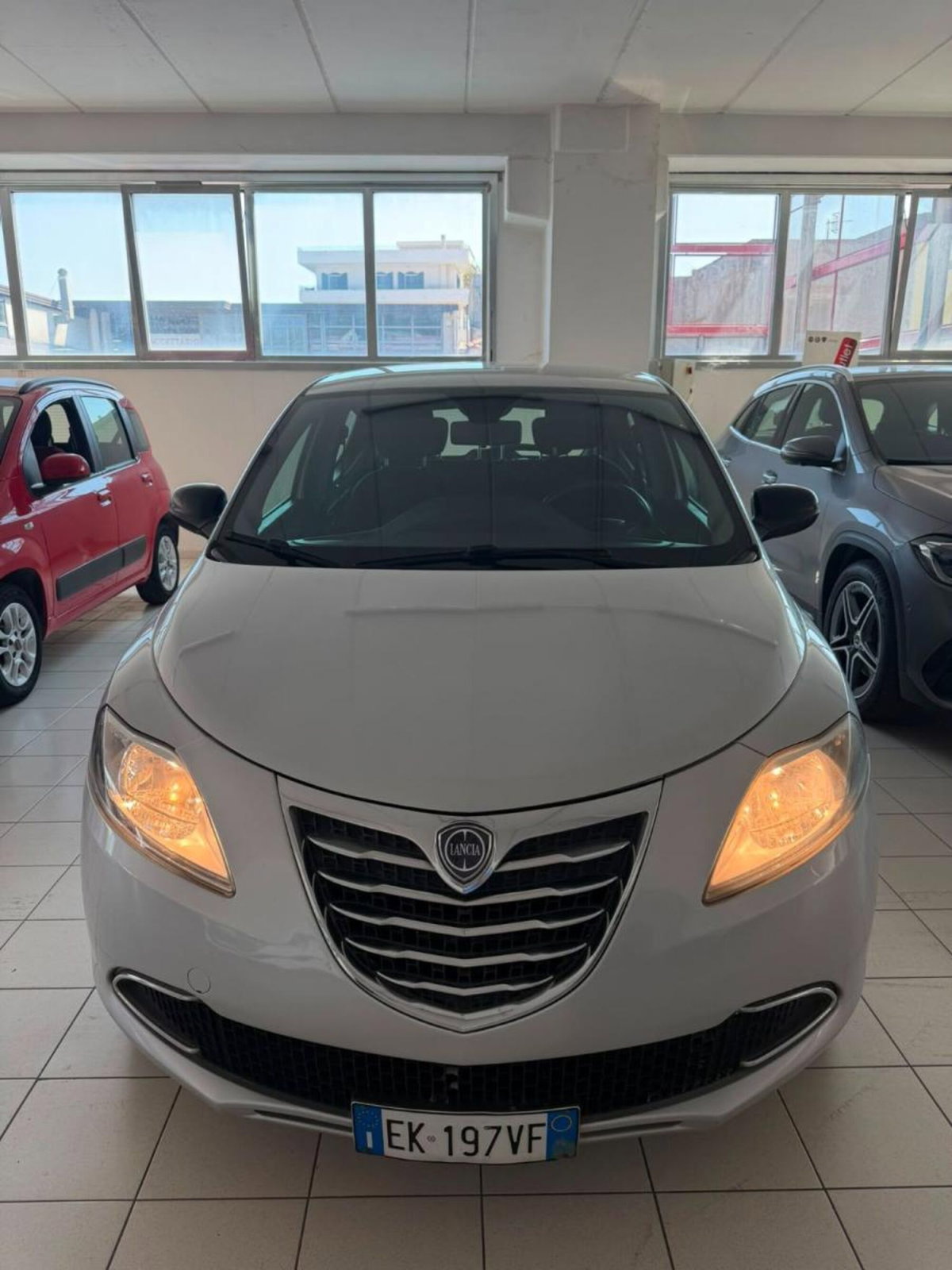 Lancia Ypsilon 0.9 TwinAir 85 CV 5 porte S&S Silver (6)