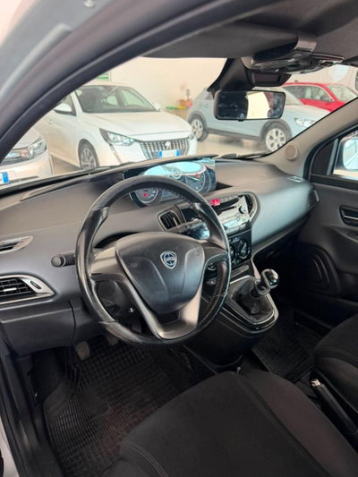 Lancia Ypsilon 0.9 TwinAir 85 CV 5 porte S&S Silver (7)