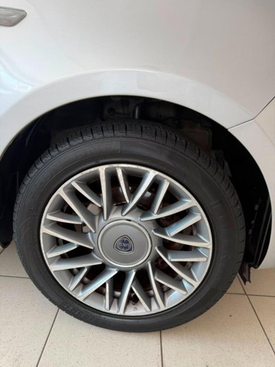 Lancia Ypsilon 0.9 TwinAir 85 CV 5 porte S&S Silver (8)
