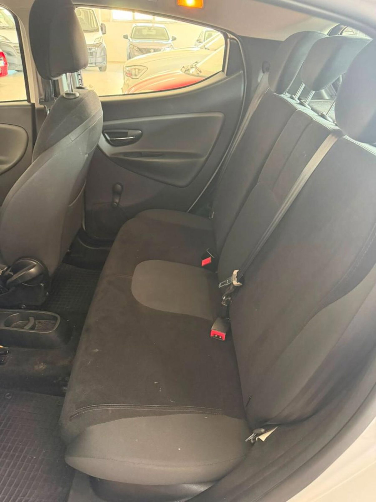 Lancia Ypsilon 0.9 TwinAir 85 CV 5 porte S&S Silver (9)