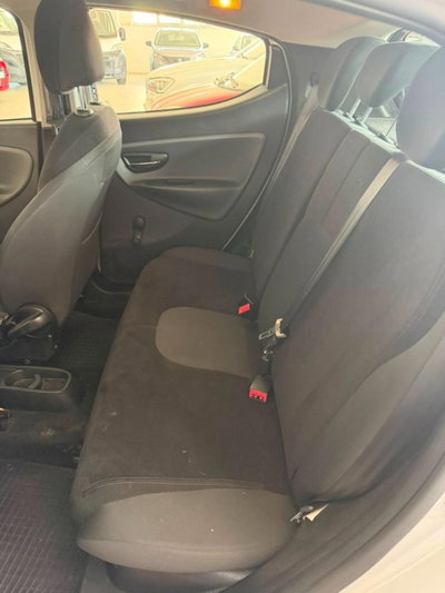 Lancia Ypsilon 0.9 TwinAir 85 CV 5 porte S&S Silver (9)