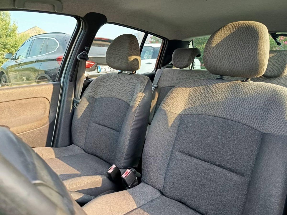 Renault Clio 1.2 16V cat 5 porte Confort Authentique (11)