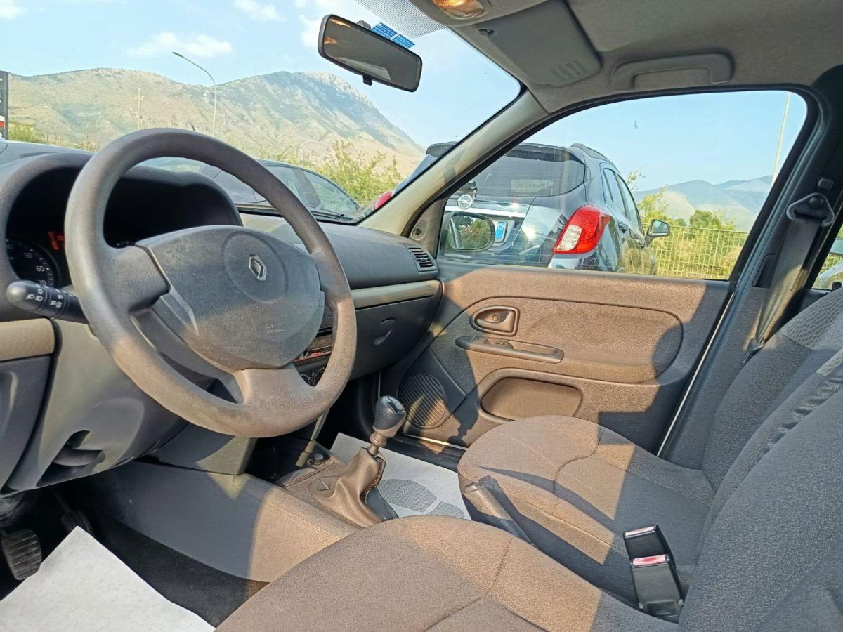 Renault Clio 1.2 16V cat 5 porte Confort Authentique (12)