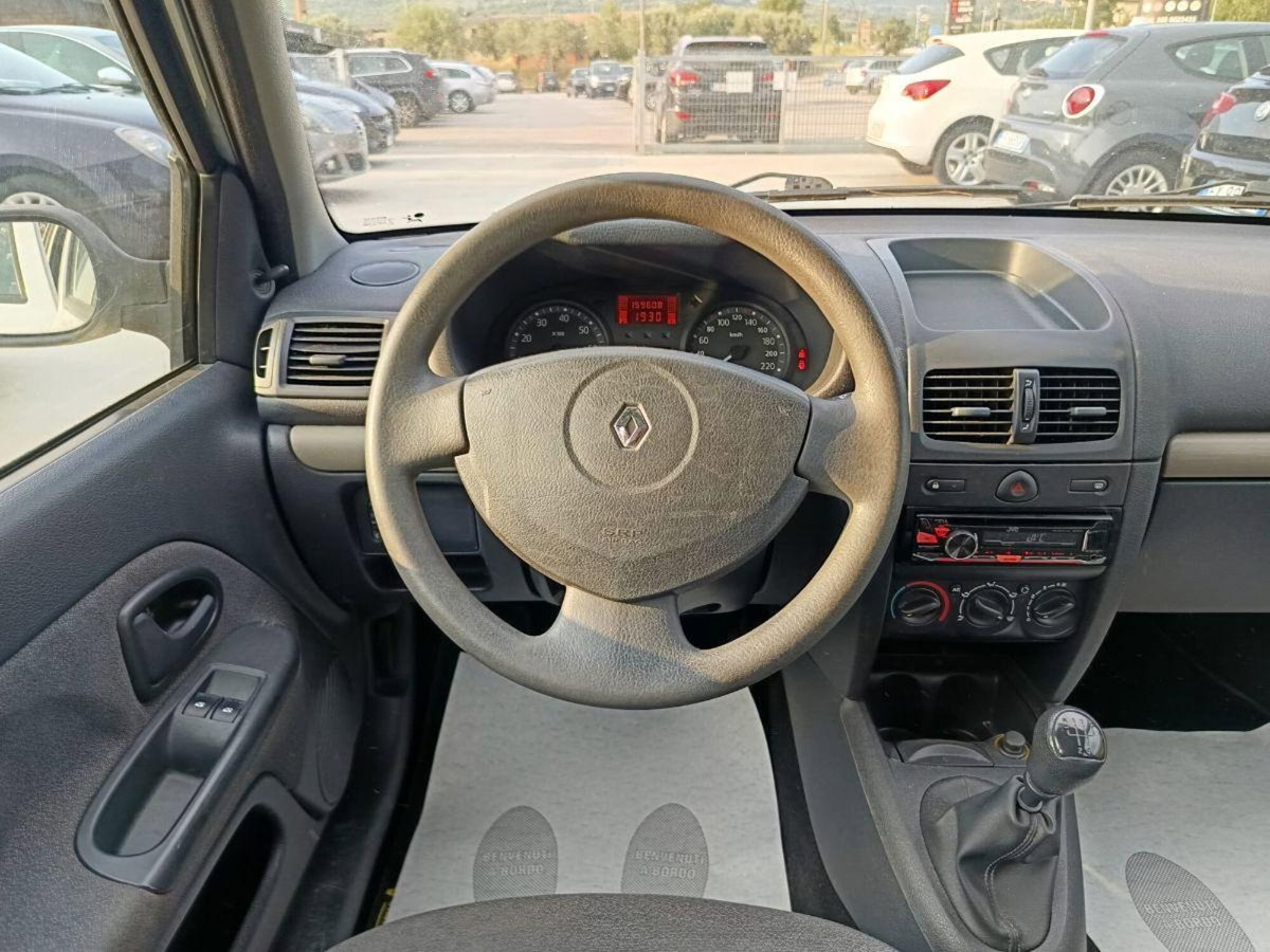 Renault Clio 1.2 16V cat 5 porte Confort Authentique (14)