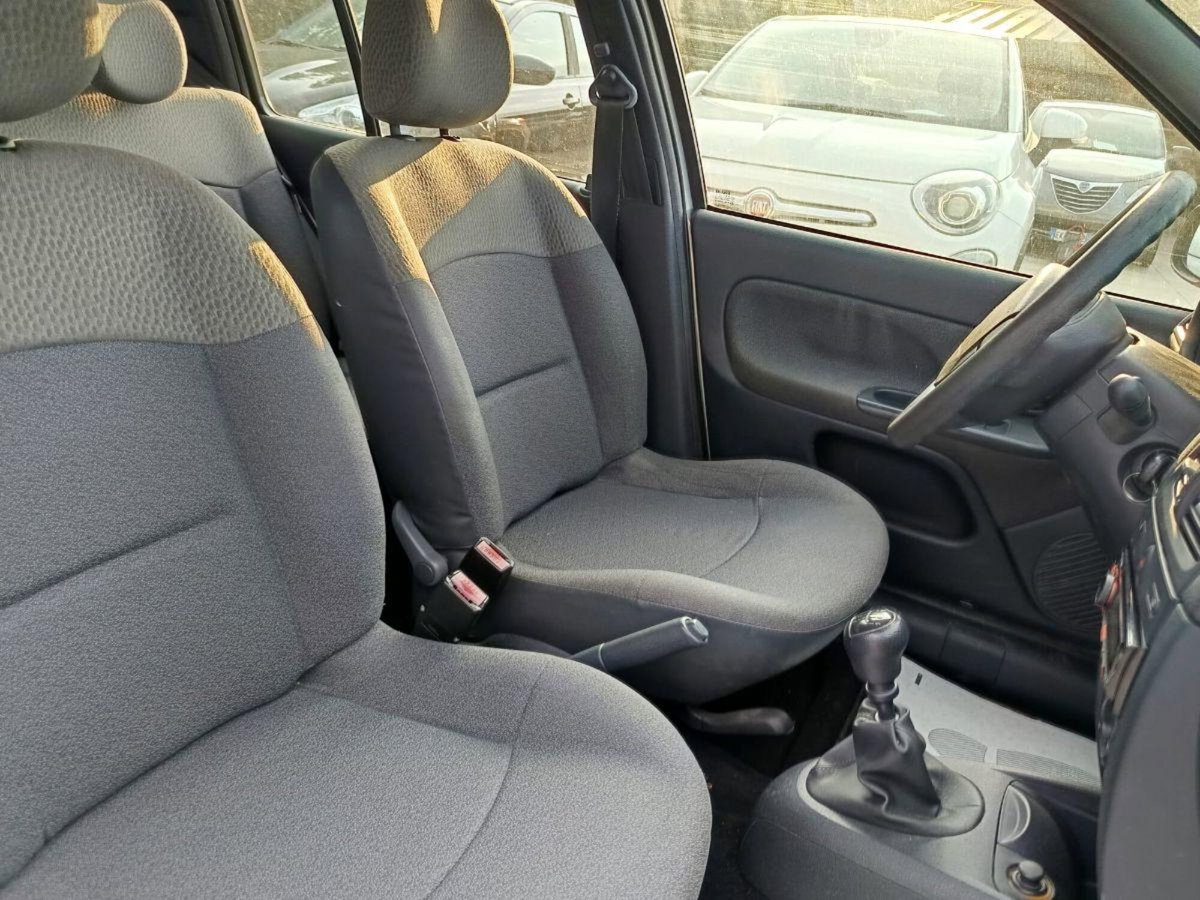 Renault Clio 1.2 16V cat 5 porte Confort Authentique (16)