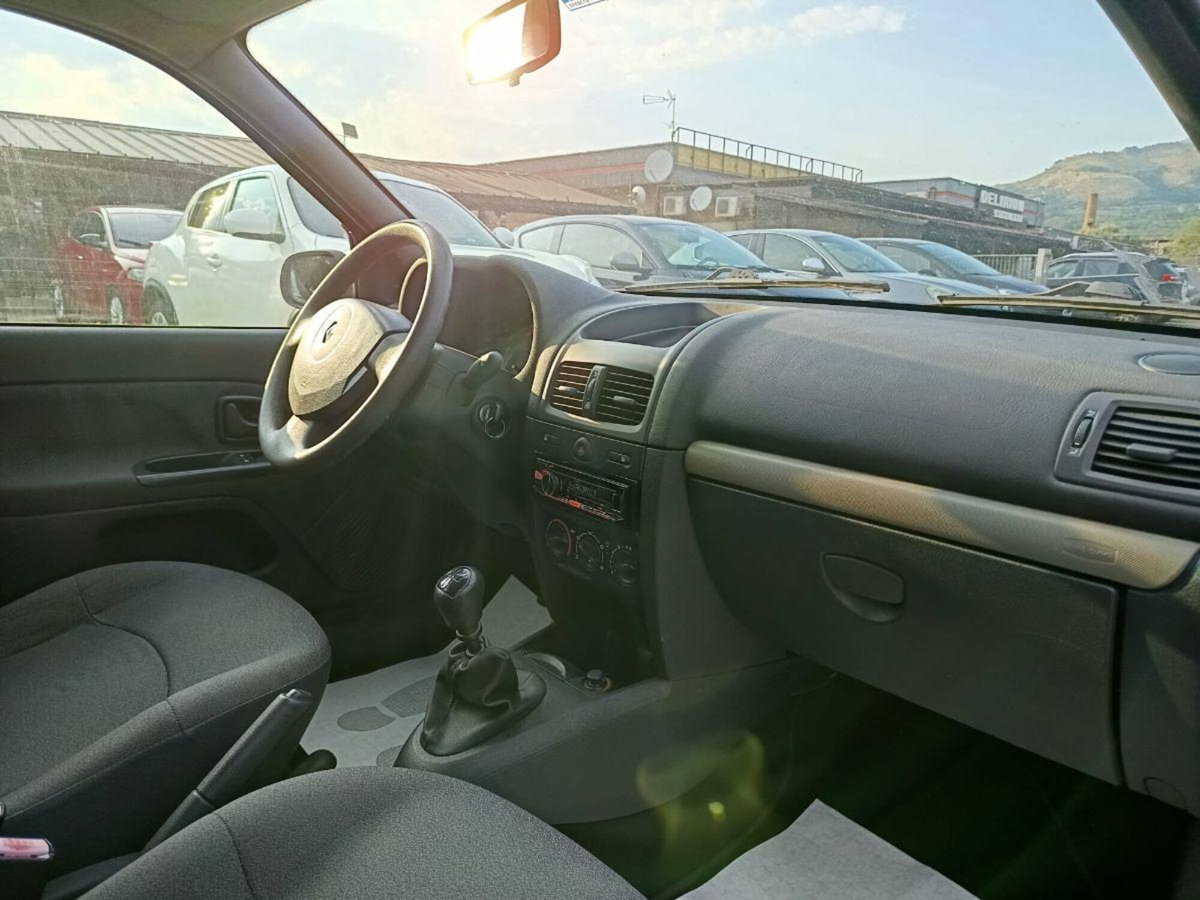 Renault Clio 1.2 16V cat 5 porte Confort Authentique (18)